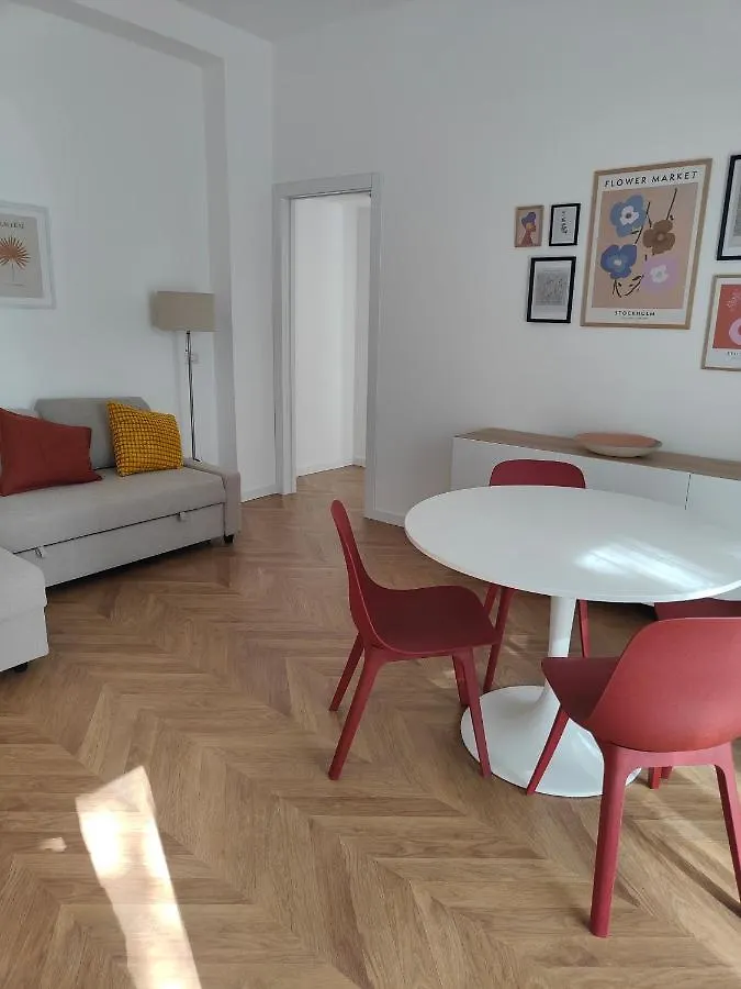 Elegante Bilocale A Milano Con Balcone location