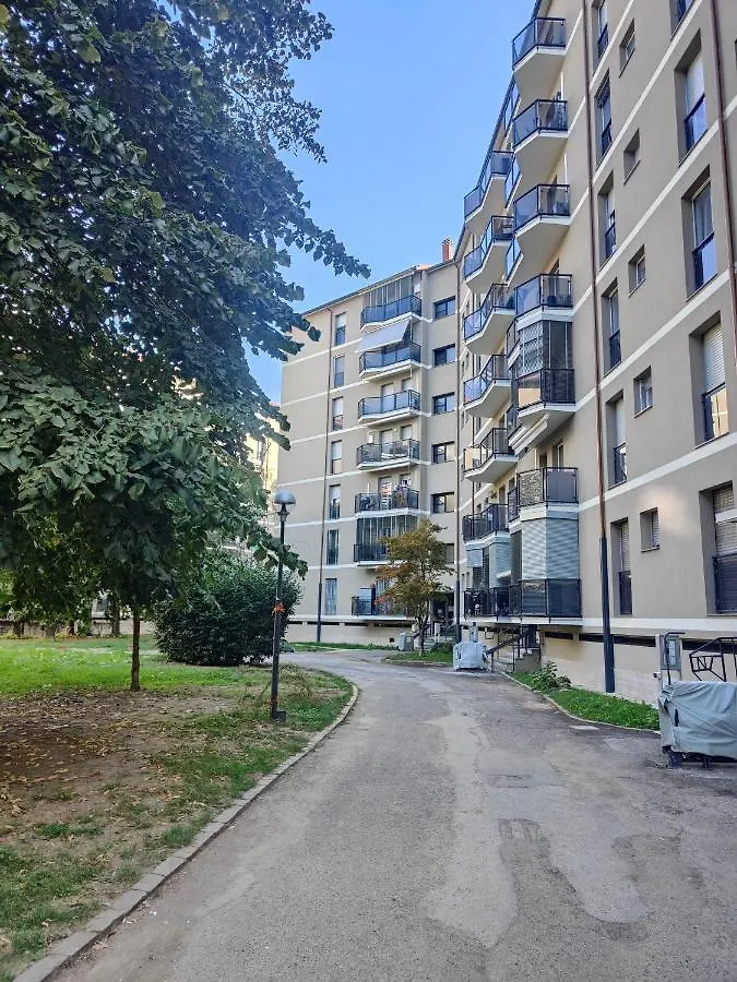 Elegante Bilocale A Milano Con Balcone Apartment  Milan