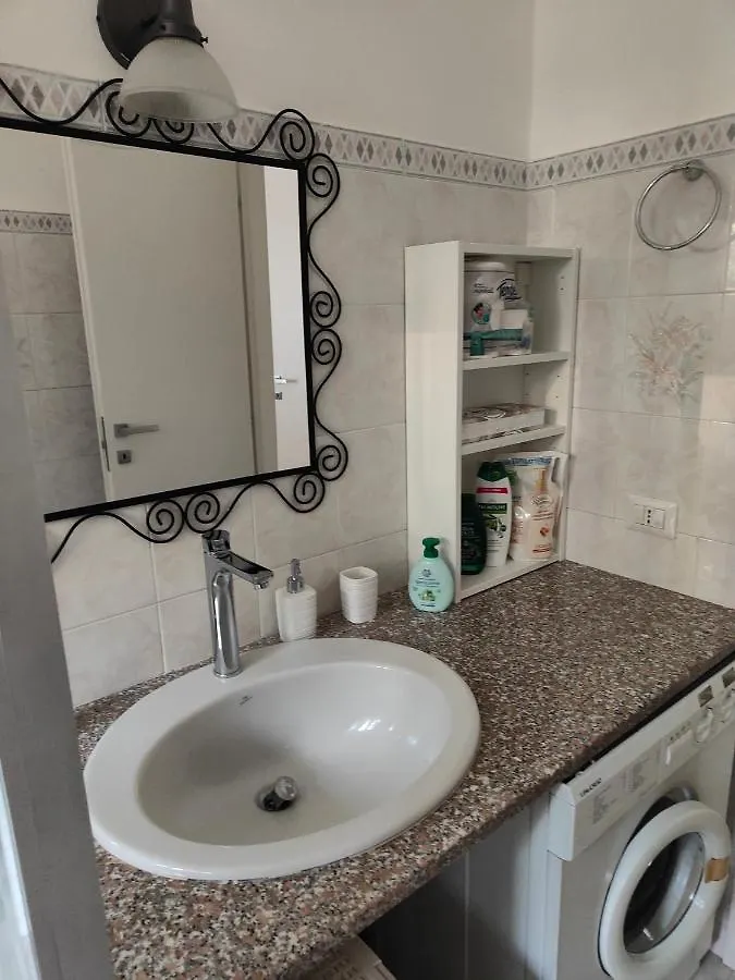 Elegante Bilocale A Milano Con Balcone Apartment  Milan